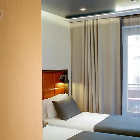Hotel Aulivia Opera 4*